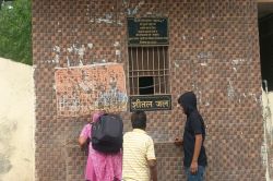 शहर के कई वार्डों में नहीं बिछी पाइप लाइन, तंग गलियों में टैंकरों की नो एंट्री - image