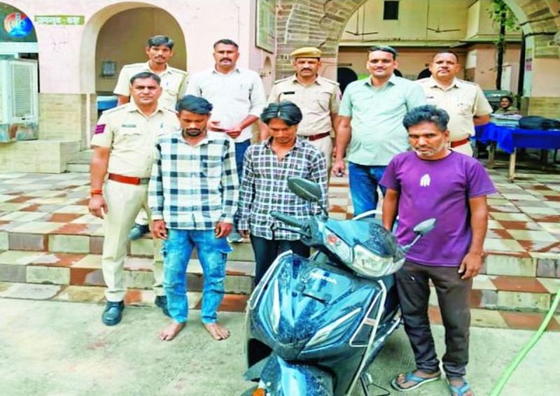 फिलहाल आरोपियों को न्यायालय के आदेश पर रिमांड पर लिया है। आरोपियों से अन्य चोरी की वारदातों के बारे में भी गहनता से अनुसंधान किया जा रहा है।