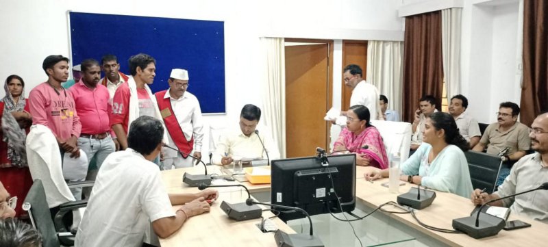 जनसुनवाई में दूर-दराज से आए लोगों की कलेक्टर ने सुनी समस्या, कार्रवाई के दिए निर्देश