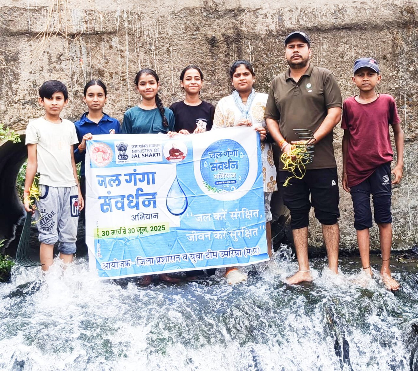 अमृत सरोवर तथा खेत तालाब निर्माण का कार्य प्रगति पर