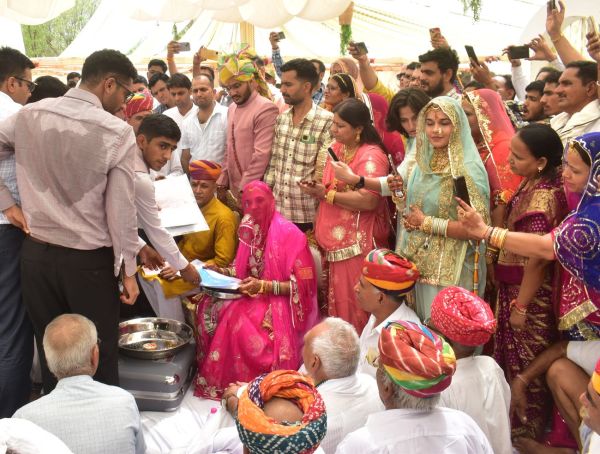 Myra of 21 crore 11 thousand