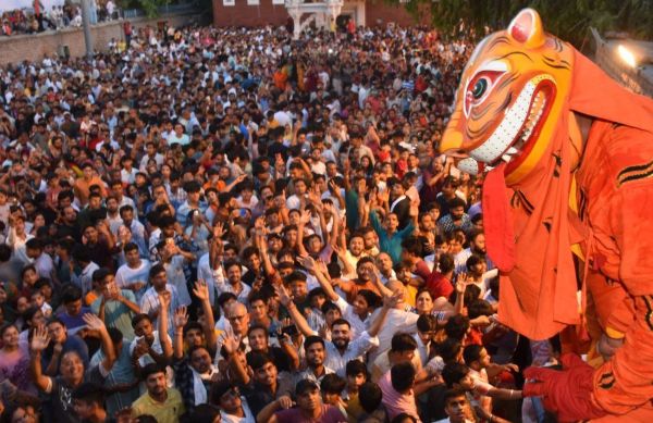 Lord Narasimha appeared after tearing the pillar, killed Hiranyakashyap, echoed cheers