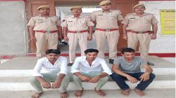 चप्पल पहनकर आराध्य स्थल पर चढ़े युवक, वीडियो वायरल होने पर तीन गिरफ्तार - image