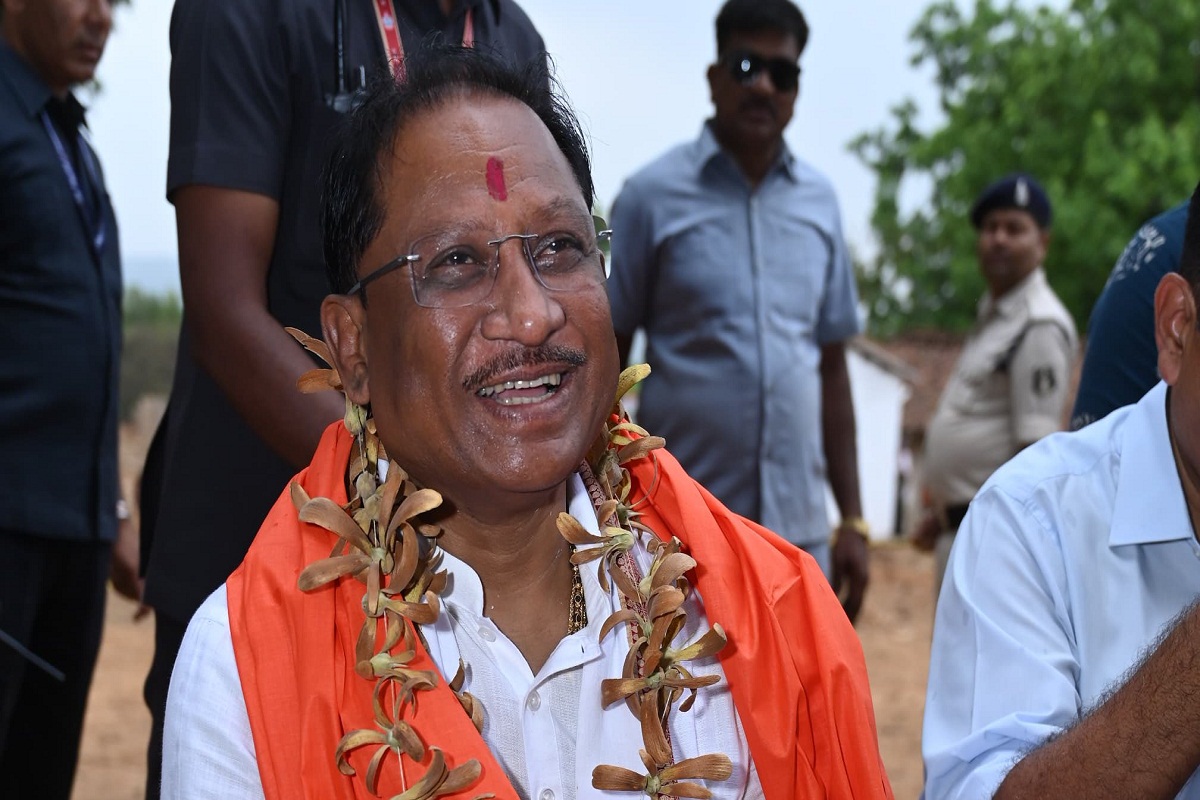 CG News: पहाड़ी कोरवा के PM जनमन आवास में पहुंचे CM साय, परिवार ने सरई फूल की
माला से किया स्वागत, देखें