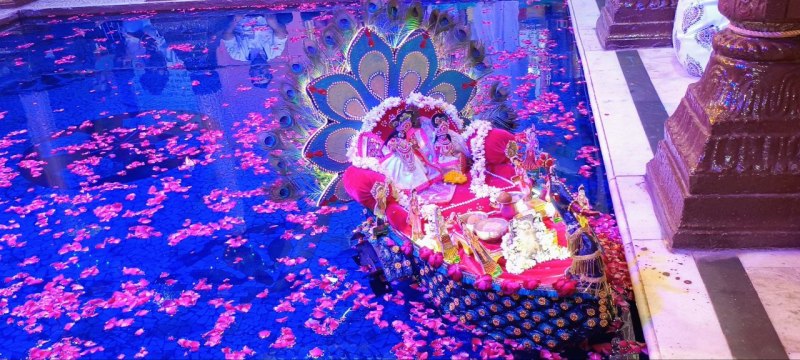 मोहनी एकादशी पर ठाकुरजी को कराया नौका विहार
