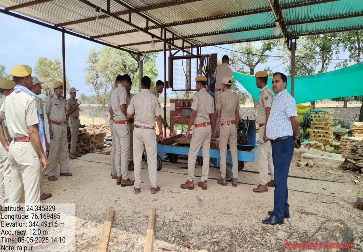 रायपुर क्षेत्र में एक दर्जन अवैध आरा मशीन सीज, 240 क्विंटल लकड़ी जब्त –