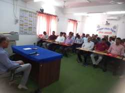 आध्यात्म की ओर पुलिस : ध्यान, मेडिटेशन करा रहे, जिससे शरीर स्वस्थ्य और काम में
एकाग्रता आए - image