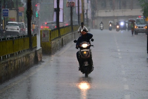 Monsoon 2025: एक्टिव हुआ प्री-मानसून… अगले 7 दिनों तक बारिश का यलो अलर्ट जारी, जानें IMD का लेटेस्ट अपडेट