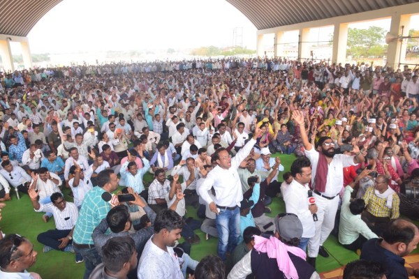 छत्तीसगढ़ में युक्तियुक्तकरण का विरोध... मंत्रालय घेरने निकले टीचर्स को पुलिस ने रोका, जमकर हुई नारेबाजी, देखें Photos