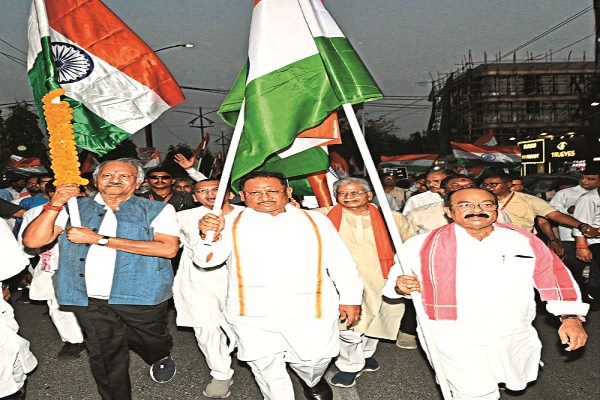 BJP ने निकाली तिरंगा यात्रा, CM साय बोले- आतंकियों ने माताओं-बहनों का सिंदूर उजाड़ा, हमारे सैनिकों ने आतंकियों के केंद्र को ही उजाड़ दिया