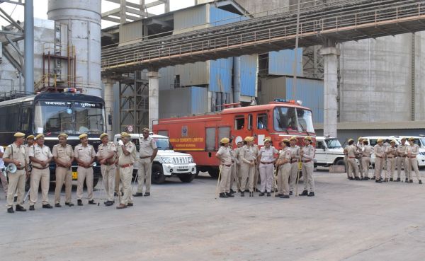 Mock Flop: Franchise on air strike, specialty police catch hold of danadnati mouse and rescue team