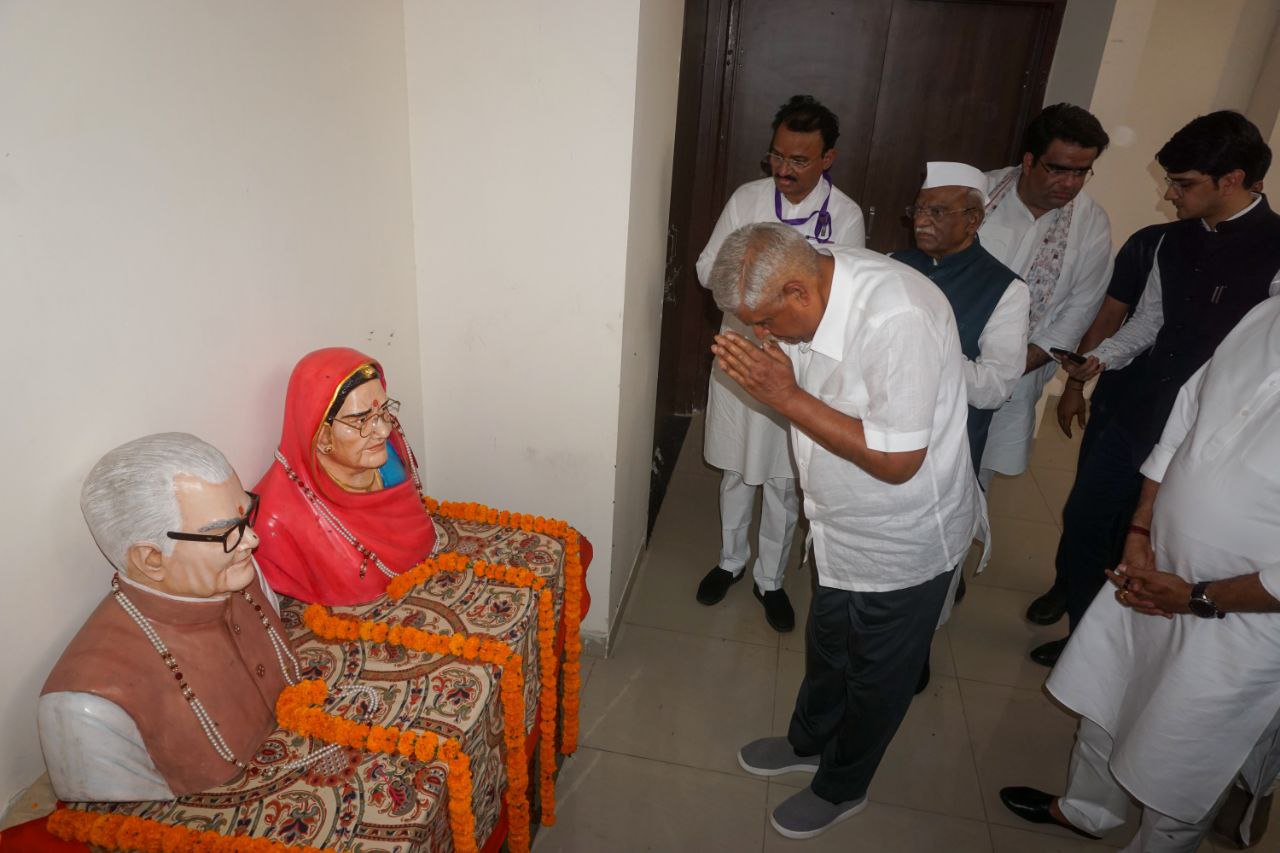 उपराष्ट्रपति धनकड़ पहुंचे भैरोसिंह शेखावत लाइब्रेरी का उद्घाटन करने, देखें
तस्वीरें