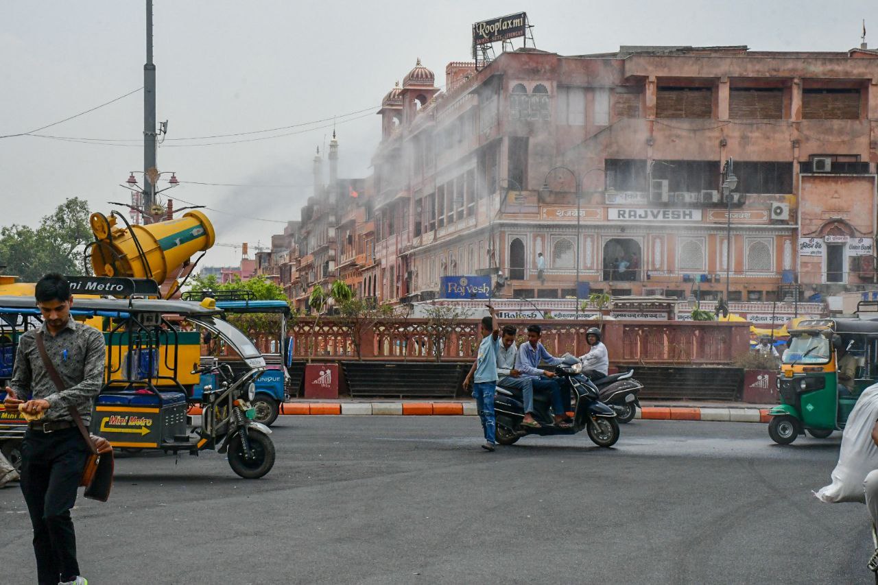 गर्मी नहीं उमस ने किया परेशान, देखें तस्वीरें