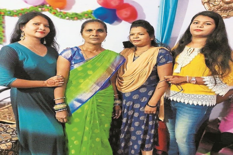 Mother's Day Special: 4 बच्चों के सिर से छीन गया था माता-पिता का साया तो मौसी बनी मां, परवरिश प्रभावित ना हो इसलिए नहीं की शादी