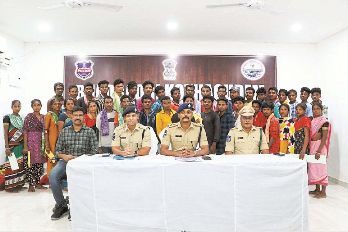 Naxalite Surrender: पुलिस को मिली बड़ी कामयाबी, 38 नक्सलियों ने एक साथ किया
सरेंडर