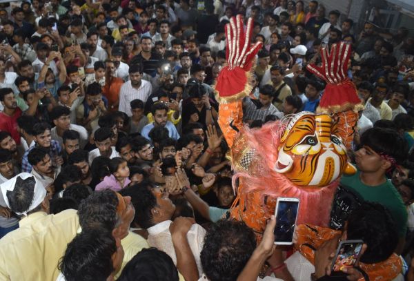 Lord Narasimha appeared after tearing the pillar, killed Hiranyakashyap, echoed cheers