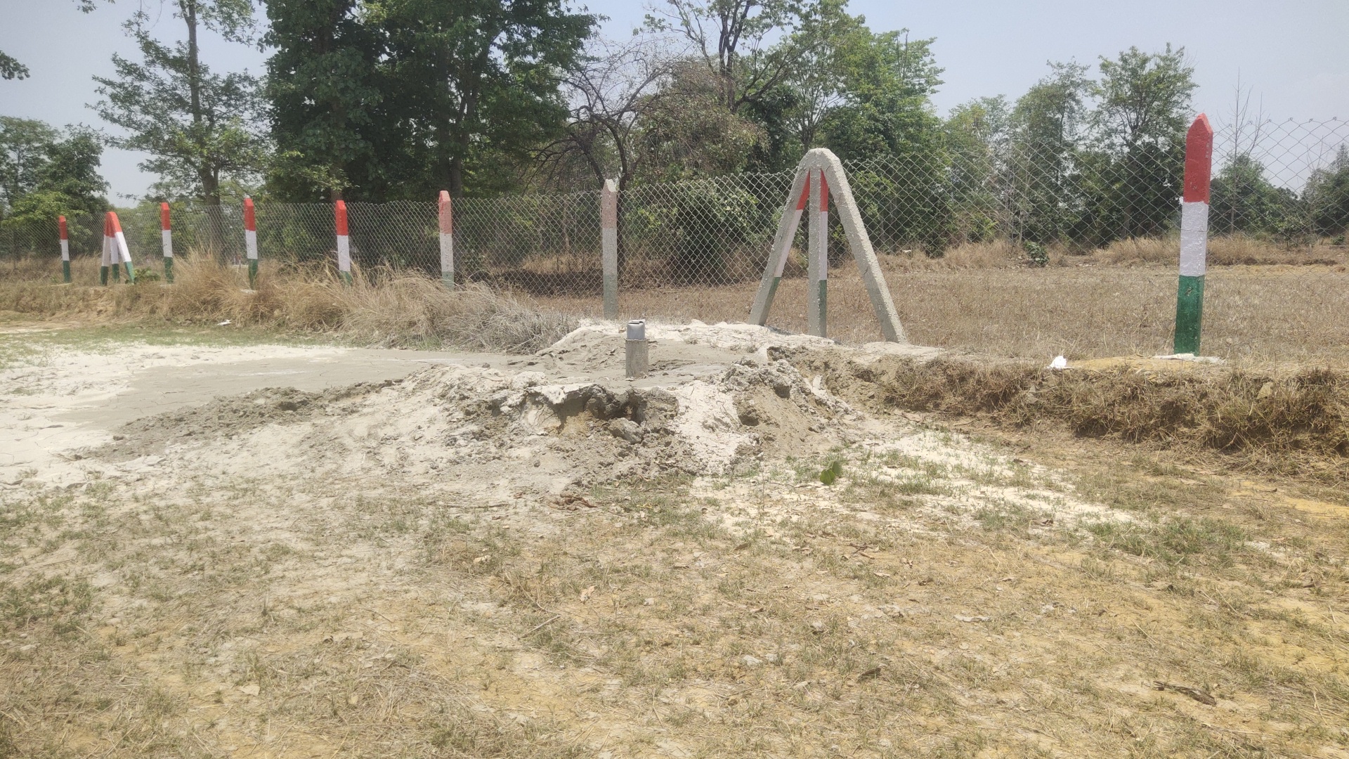 नलकूप खनन पर कलेक्टर ने लगाया है प्रतिबंध, इधर व्यापारी के आवेदन पर एसडीएम दे दी
अनुमति