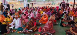 108 कुण्डीय गुलाब बाबा अतिरुद्र यज्ञ में भक्तों ने दी आहुतियां - image