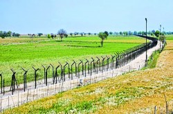 बॉर्डर पर तारबंदी के पार खेती के लिए किसानों का जाना बंद - image
