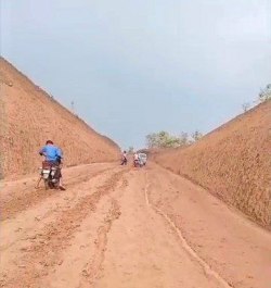 तीन साल से अधूरा पड़ा श्यामडीह-कनवाही मार्ग, बारिश में आवागमन होता है मुश्किल - image