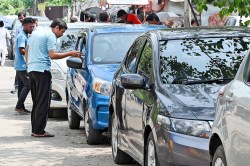 Illegal Parking: अब नहीं चलेगा अवैध पार्किंग का खेल: बिना लाइसेंस चलाने पर लगेगा
₹5000 जुर्माना, लाइसेंस भी होगा रद्द - image