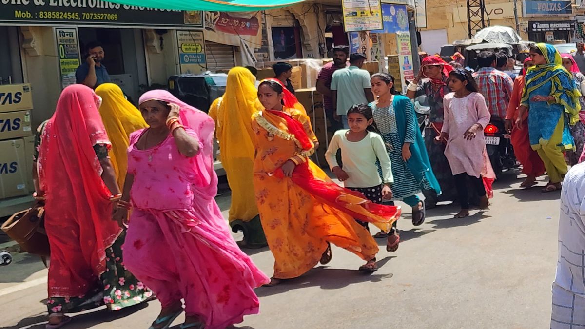 रेत, लू और राहत: बुजुर्गों ने सिखाया जीने का तरीका, पहनावे में छुपा है लू से
बचाव