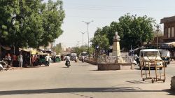  गर्मी से बेहाल जनता, न छांव न पानी की राहत - image