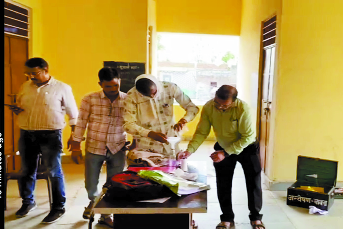 विरासत का इंतकाल खोलने के नाम मांगी थी रिश्वत, मातौर पटवारी पकड़ा गया… देखें
वीडियो …..
