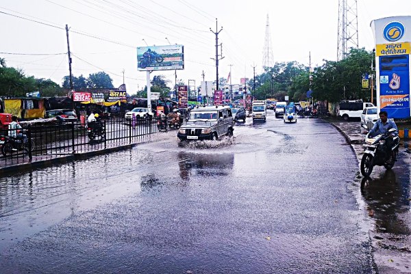 Grain got wet in Krishi Upaj Mandi