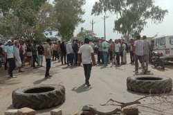 Kota News : युवक की हत्या के बाद कनवास में बवाल, गुस्साए लोगों ने दुकान व घरों
को फूंका - image