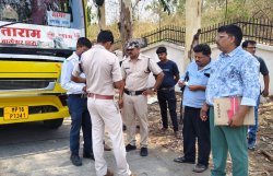 इमरजेंसी गेट के सामने लगी सीटें जब्त, 11 यात्री बस संचालकों से वसूला 87 हजार
जुर्माना - image