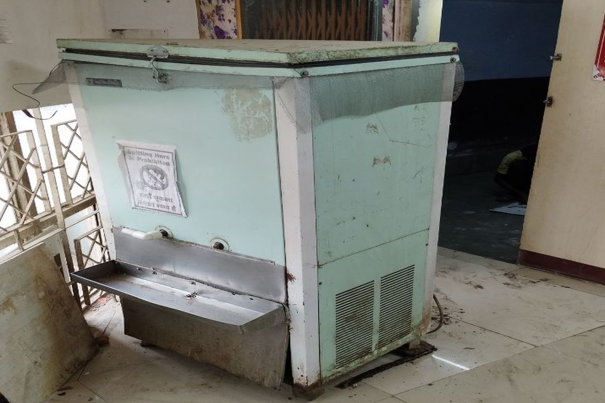 अग्रणी जिला बैंक में वाटर कूलर बंंद, गर्मी में पानी को तरसे ग्राहक Water coolers are closed in leading district bank, customers yearn for water in summer