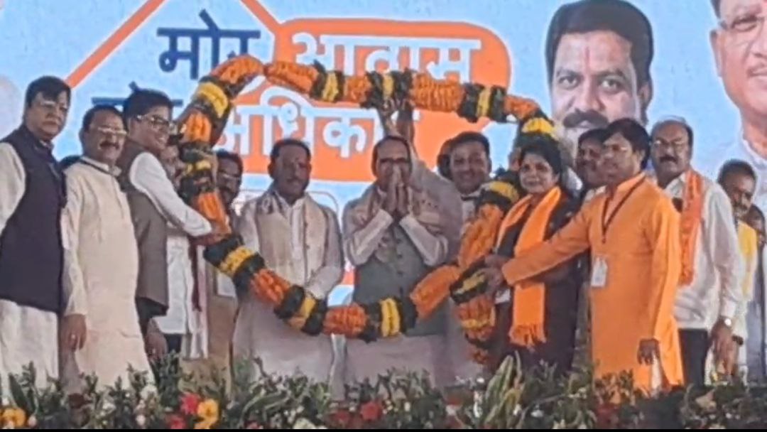 CG News: मोर आवास मोर अधिकार कार्यक्रम में पहुंचे केंद्रीय मंत्री शिवराज सिंह
चौहान, देखें