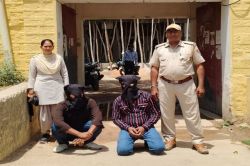 ई-मित्र से लाखों रुपए चोरी कर भागे दो जने एमपी सीमा से दबोचे - image