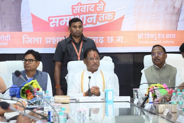 रायगढ़ में CM साय ने जिलों की संयुक्त समीक्षा बैठक ली और कहा.. देखें Photo