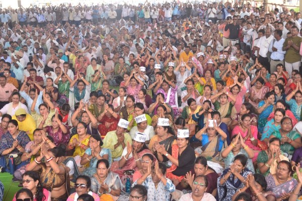 छत्तीसगढ़ में युक्तियुक्तकरण का विरोध... मंत्रालय घेरने निकले टीचर्स को पुलिस ने रोका, जमकर हुई नारेबाजी, देखें Photos