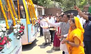 CG News: दृष्टि एवं श्रवण बाधित बच्चों के लिए  निःशुल्क बस सेवा का शुभारंभ, देखें तस्वीरें  