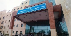 प्रयागराज के एसआरएन अस्पताल की बदहाली पर हाईकोर्ट सख्त, DM सहित कई बड़े
अधिकारियों को तलब किया - image