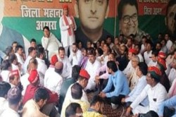 Agra News: अलीगढ़ में सांसद पर हुए हमले को लेकर आगरा में सपा का आज शक्ति
प्रदर्शन - image