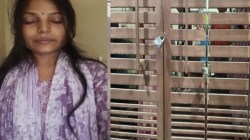 Mau News: हैवान बना डॉक्टर, पत्नी और बच्चों को बंद किया तले में, दूसरी शादी का
आरोप - image