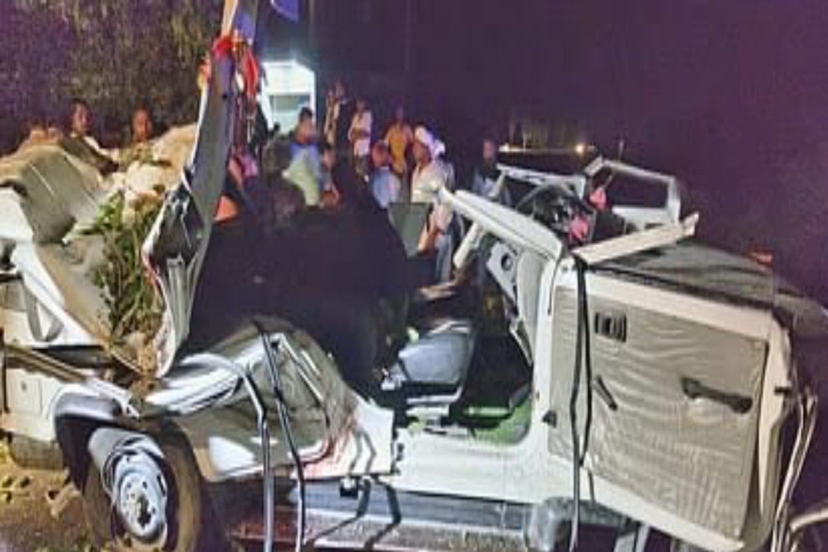 Sultanpur Accident: चलती बोलेरो पर गिरा पेड़ चालक समेत दो की दर्दनाक मौत, बुलानी
पड़ी जेसीबी घंटो लगा रहा जाम