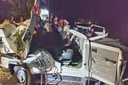 Sultanpur Accident: चलती बोलेरो पर गिरा पेड़ चालक समेत दो की दर्दनाक मौत, बुलानी
पड़ी जेसीबी घंटो लगा रहा जाम - image