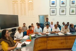Gonda: डीएम का एक और बड़ा एक्शन, पांच अधिकारियों से स्पष्टीकरण तलब - image