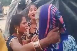 Shravasti Accident: बाइक सवार पति-पत्नी को तेज रफ्तार डंपर ने मारी ठोकर, पत्नी
की मौत पति घायल - image