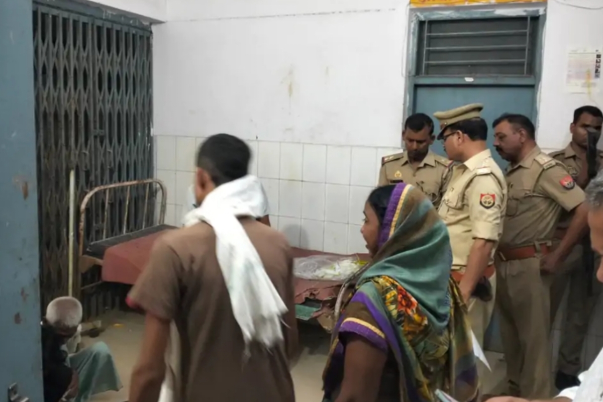 बलिया में दर्दनाक प्रेम कहानी: वीडियो कॉल पर प्रेमी-प्रेमिका ने खाया जहर, सगाई
से पहले युवती की मौत