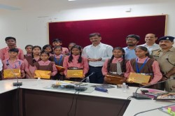 इसरो से वापस लौटे 13 बच्चों से जिलाधिकारी ने किया संवाद - image