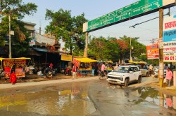 Mau News: भीटी चौराहे पर मिलेगी जाम से मुक्ति, 1 करोड़ 56 लाख से चौड़ी होगी सड़क
और बनेगा डिवाइडर, शासन से मिली मंजूरी - image
