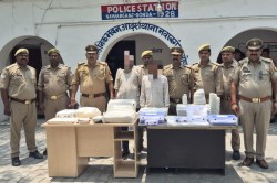 Gonda: गोंडा से अयोध्या तक फैला था नकली नोट छापने का कारोबार, पुलिस ने दो को
किया गिरफ्तार नकली करेंसी उपकरण बरामद - image
