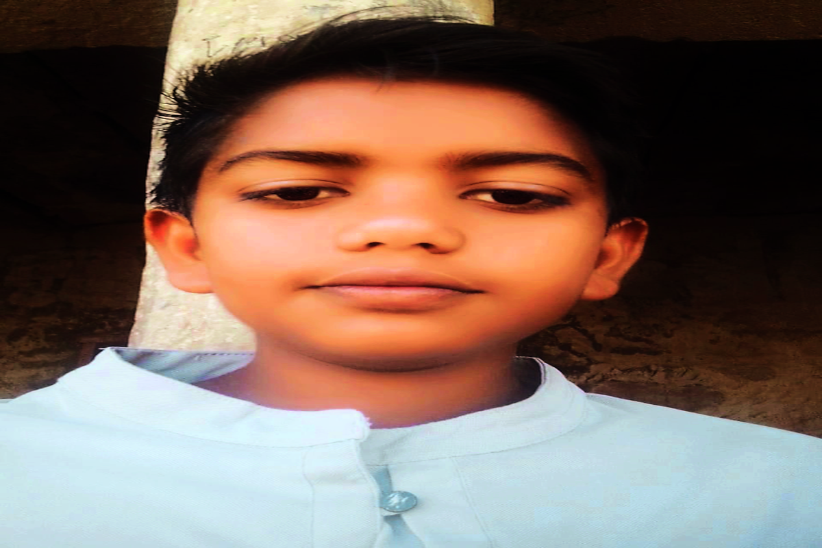 बालक का शव पुरानी हवेली में मिला, आक्रोशित ग्रामीणों ने की सीबीआई जांच की मांग
…. देखें फोटो गैलेरी …..