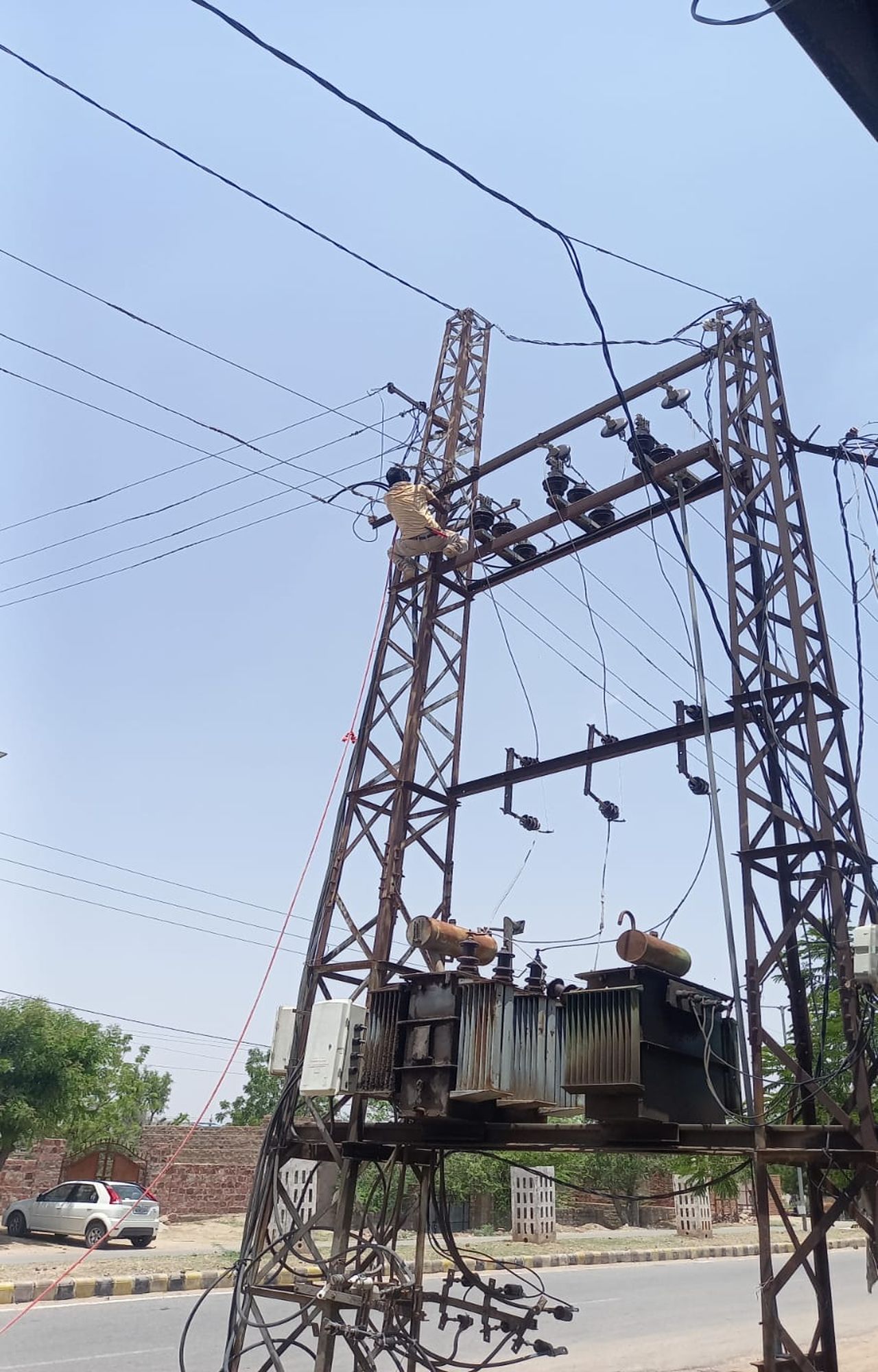 बढ़ती गर्मी में अभियंताओं की फौज हुई फेल, बिजली व्यवस्था हुई ढेर